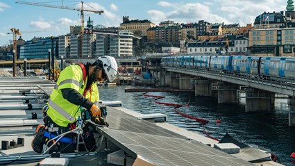 Skanska is testing a new solution with solar cells on construction sheds. If the experiment turns out well, it can become a standard solution for all the company's establishments within a couple of years.